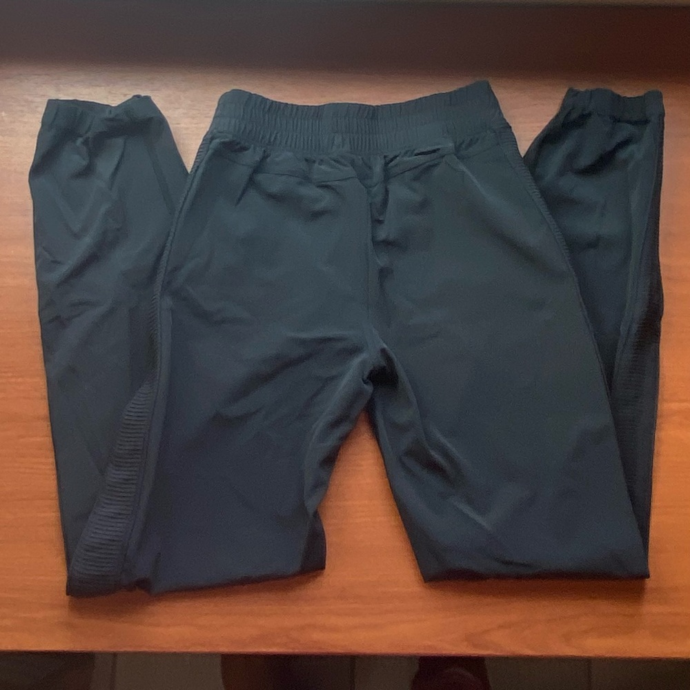 IVIVVA by LULULEMON Your Pursuit Jogger Pants in Black - Picture 7 of 13